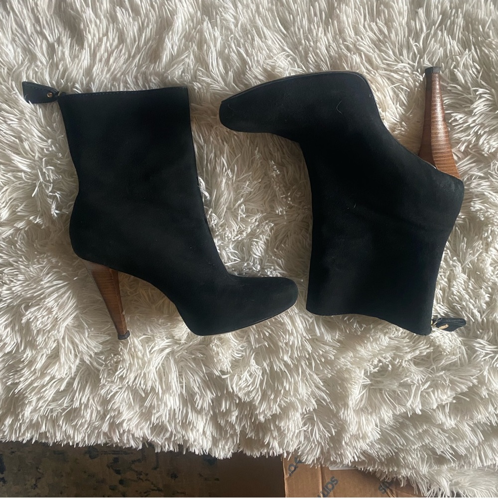Gorgeous mid calf booties size 8